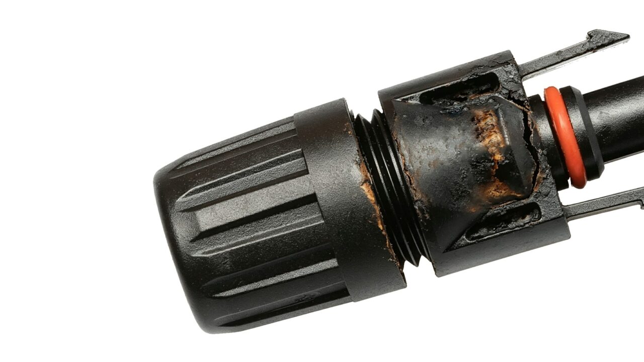 Burnt MC4 PV connector~1
